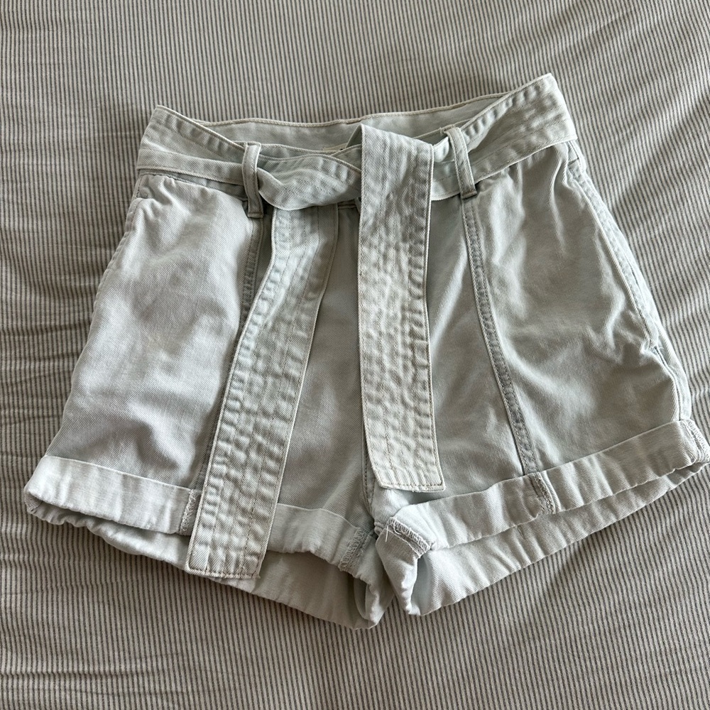 Billabong jeans shorts light blue with belt size M